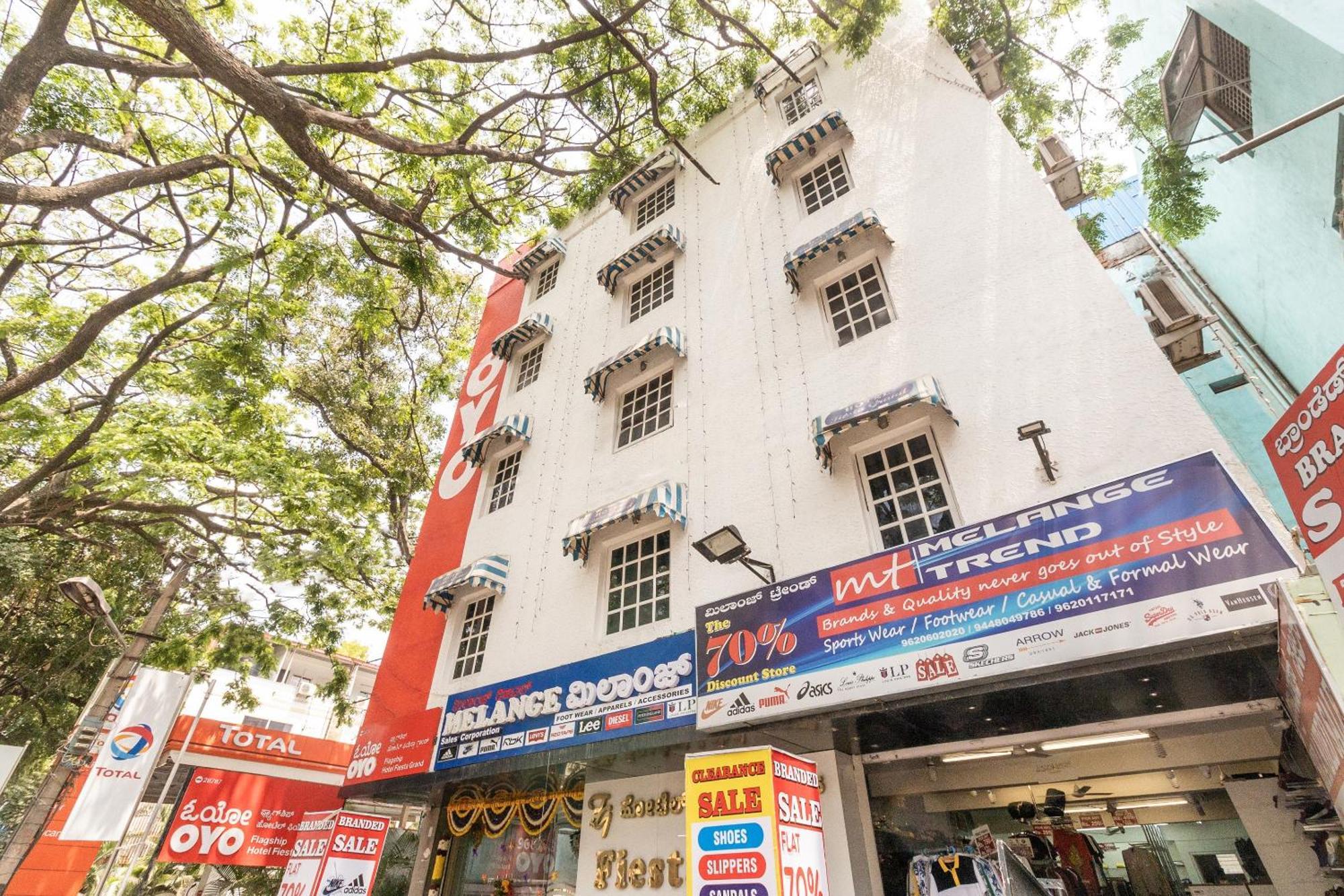 Oyo Hotel Fiesta Grand Bangalore Eksteriør bilde